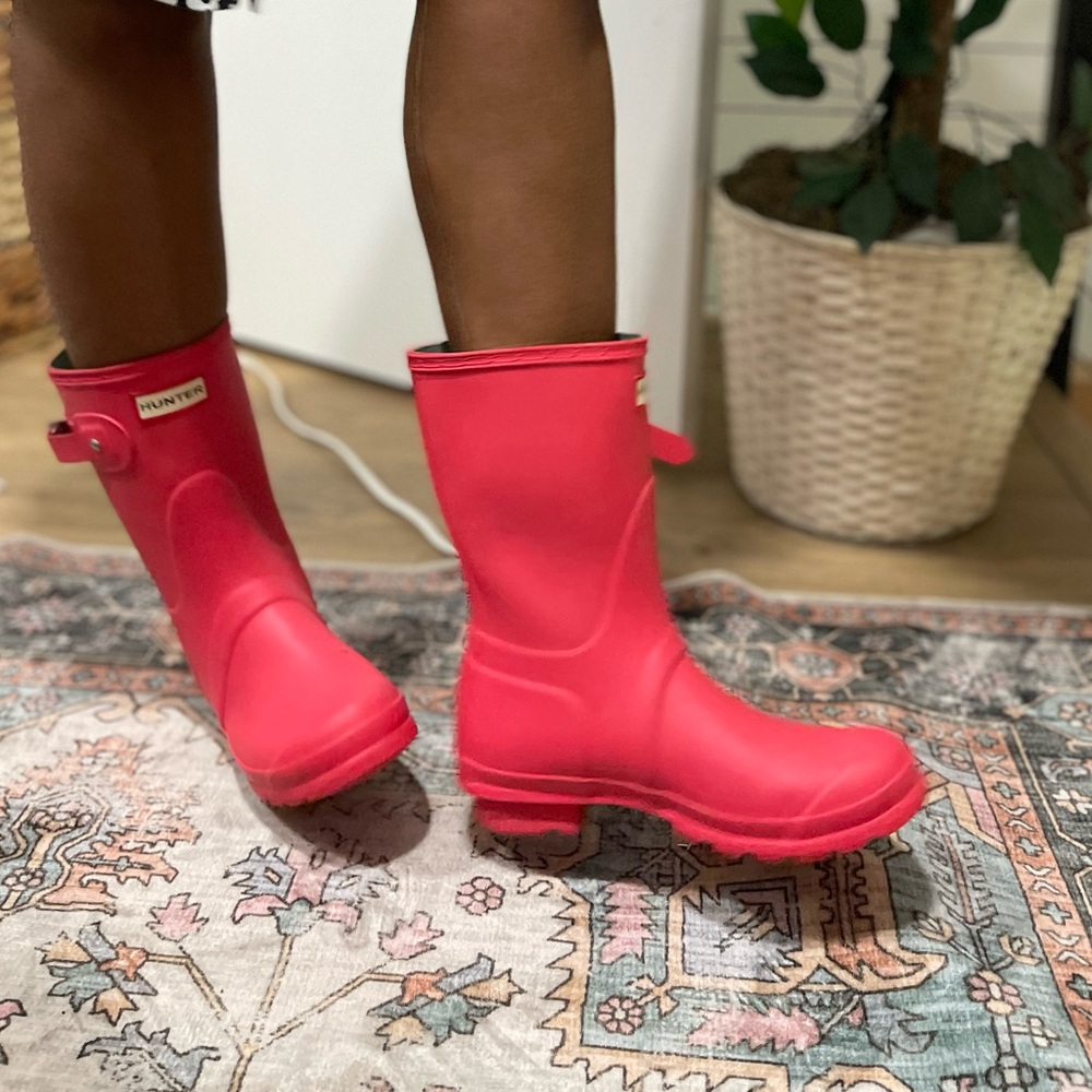 Hunter Short Rain Boots in Bright Pink